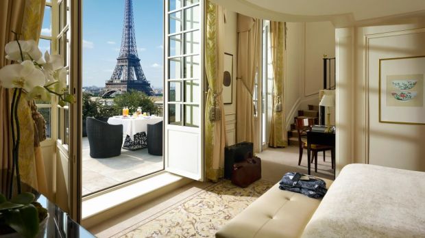 SUITE, SHANGRI-LA HOTEL, PARIS, FRANCE