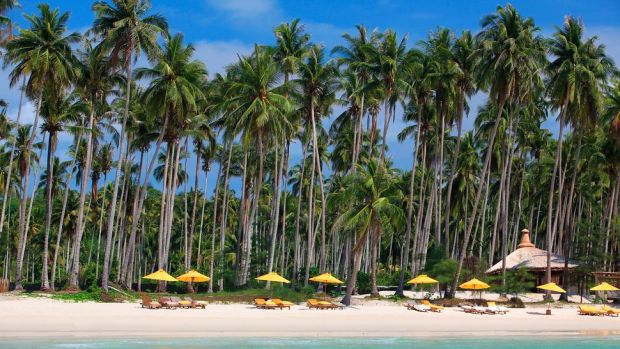 TOP 10 MOST BEAUTIFUL HOTEL BEACHES IN THE WORLD