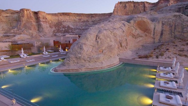 TOP 10 MOST SPECTACULAR SWIMMING POOLS IN THE WORLD