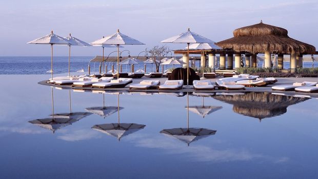 TOP 10 BEST LUXURY HOTELS TO SPOT CELEBRITIES