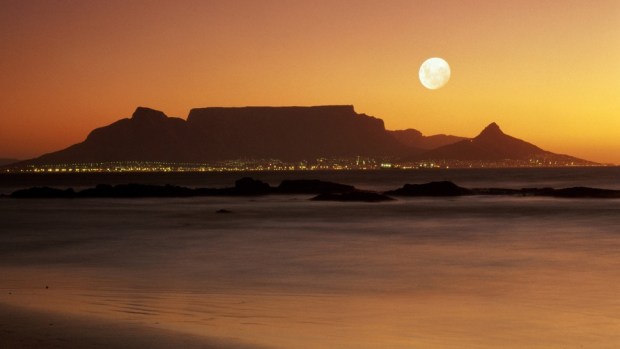SIP ON A SUNDOWNER AT BLAUBERGSTRAND