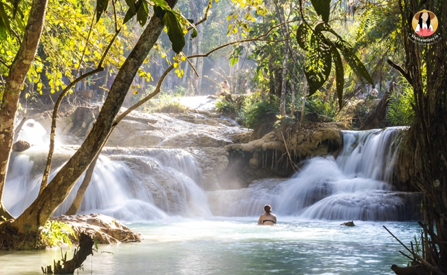 how to transfer from vietnam to laos