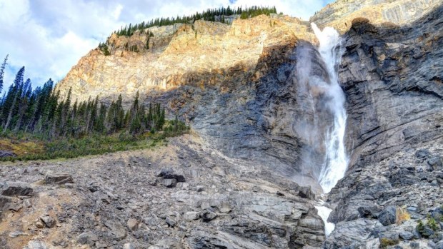 VISIT TAKAKKAW FALLS