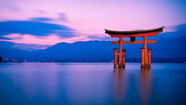 MAKE A TRIP TO MIYAJIMA ISLAND