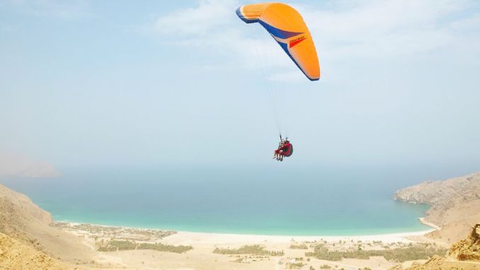 ARRIVE BY PARAGLIDER AT SIX SENSES ZIGHY BAY (OMAN)