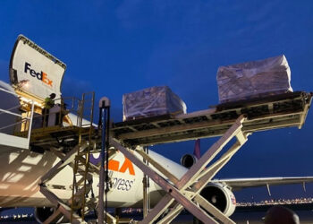 450,000 made-in-Vietnam protective suits arrived in US