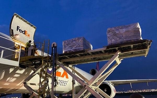 450,000 made-in-Vietnam protective suits arrived in US