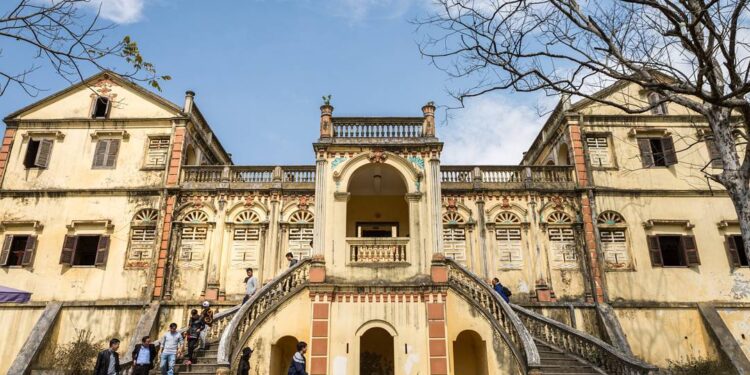 Hoang Yen Chao Castle