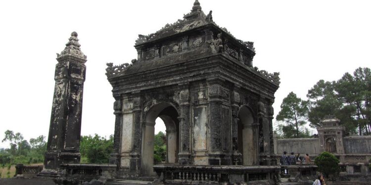Dong Khanh Tomb