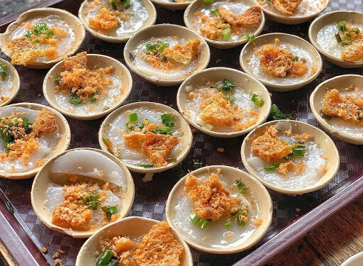 Bèo cake (literally “water fern cake”)