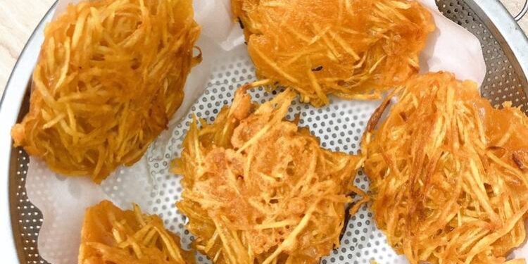 Khoái Cake (stuffed omelette)