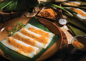 Nậm cake (steamed shrimp rice cake)