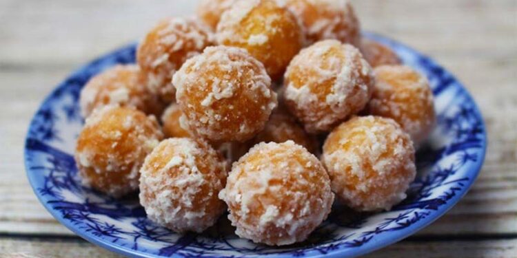 Banh Ran (Vietnamese donut)