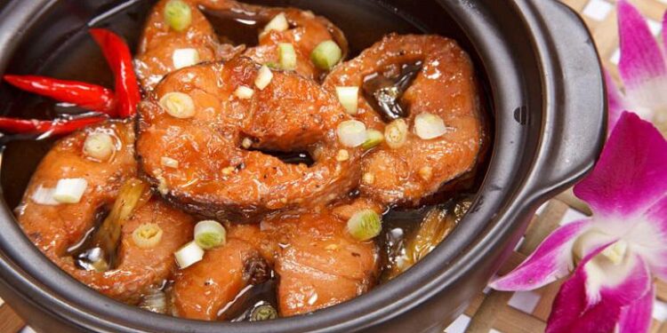 Ca kho (Caramelized fish)