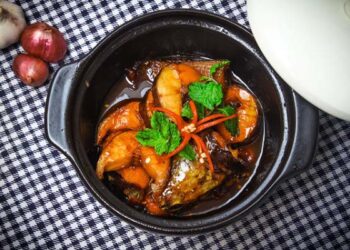 Tom Kho (Vietnamese simmered prawn)