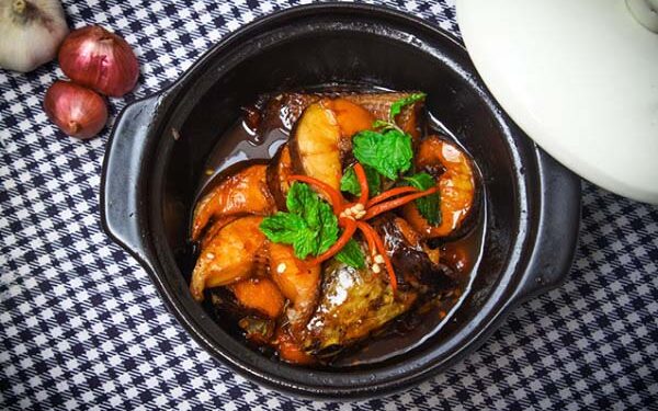 Tom Kho (Vietnamese simmered prawn)