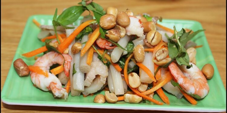 Goi ngo sen (Lotus stem salad)