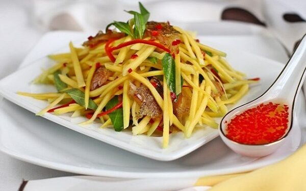 Goi Xoai (Green mango salad)