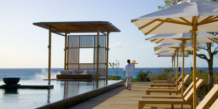 Travel Tip: book luxury hotels with Virtuoso & save money