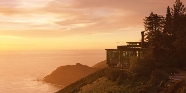 Top 10: world’s most spectacular cliff-side hotels