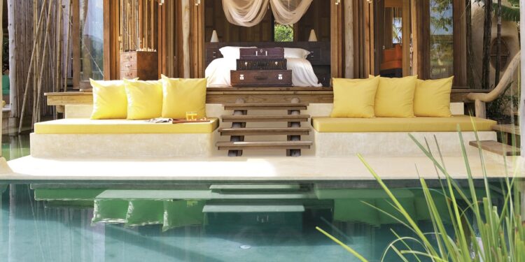 Ten easy tips to score a free room hotel upgrade