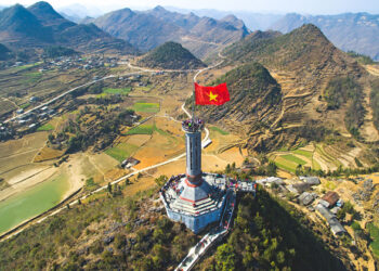 Lung Cu Peak (Ha Giang)