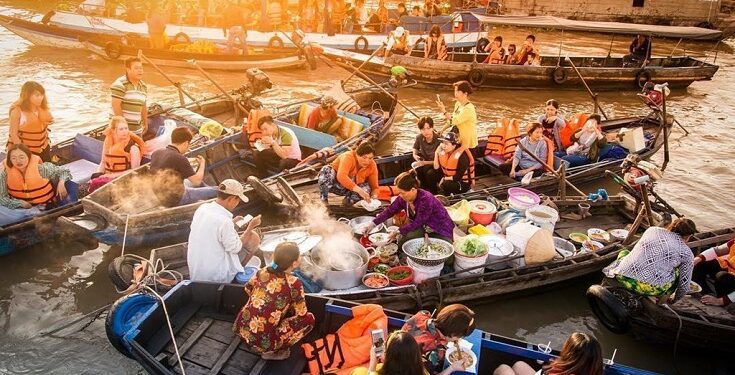 11 Best Vietnam Experiences to Try a Multicolor