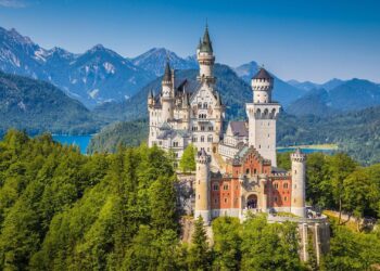 Top 10 most beautiful castles & palaces in Europe