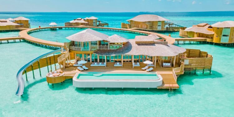 Top 10 best luxury resorts & hotels in the Maldives